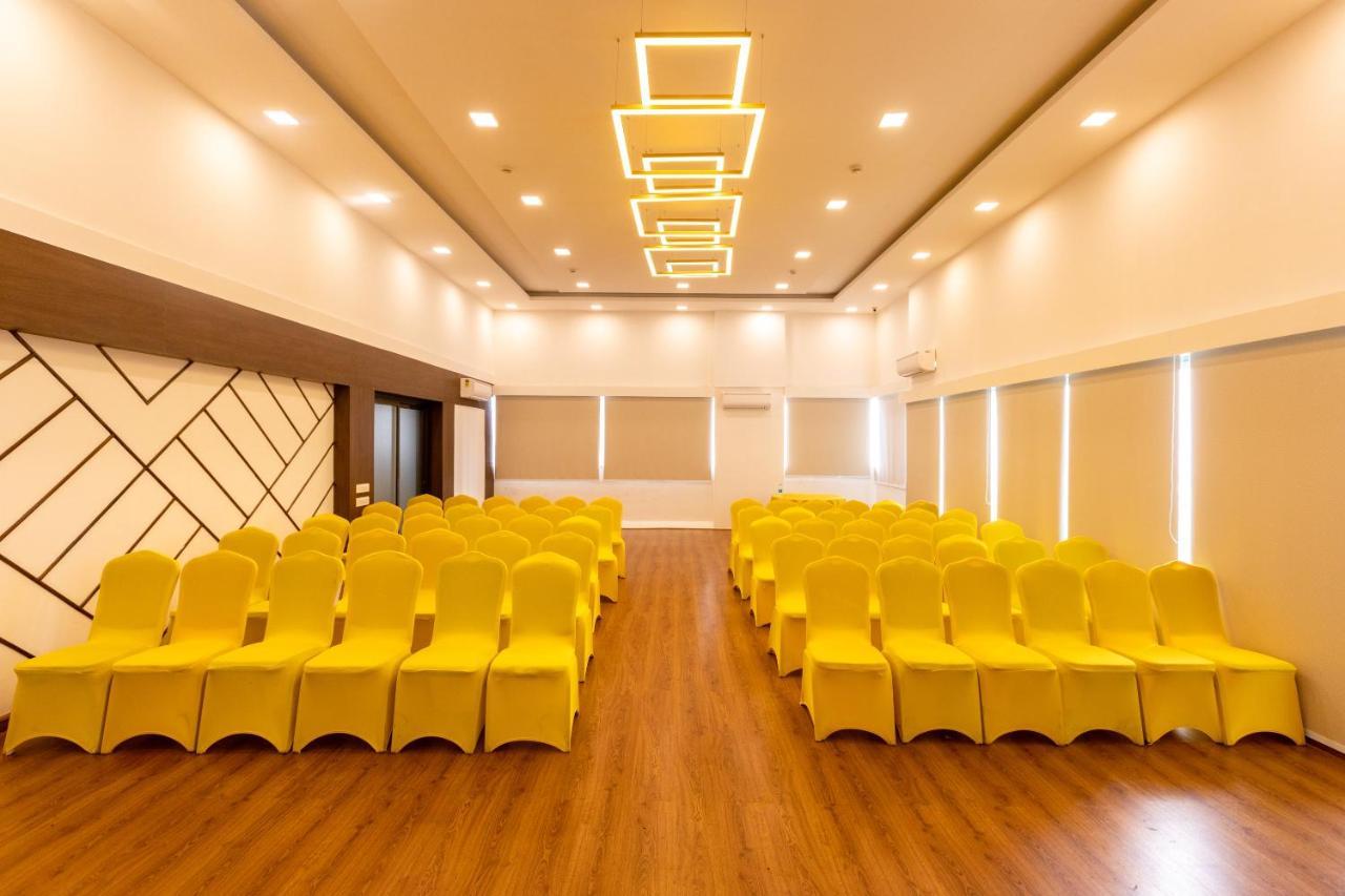Clubhouse Nami Residency, Ahmedabad Hotel Екстериор снимка