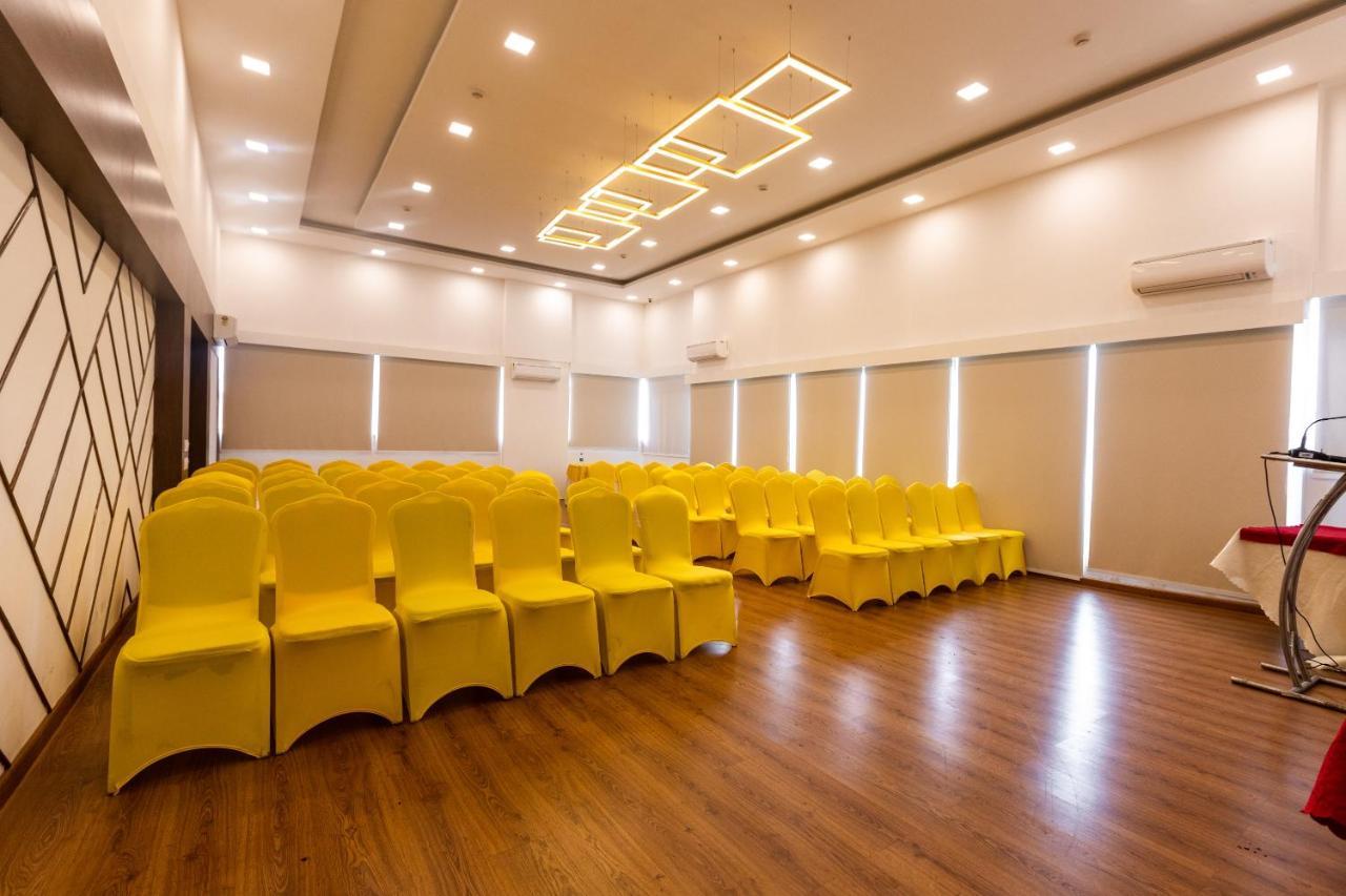Clubhouse Nami Residency, Ahmedabad Hotel Екстериор снимка