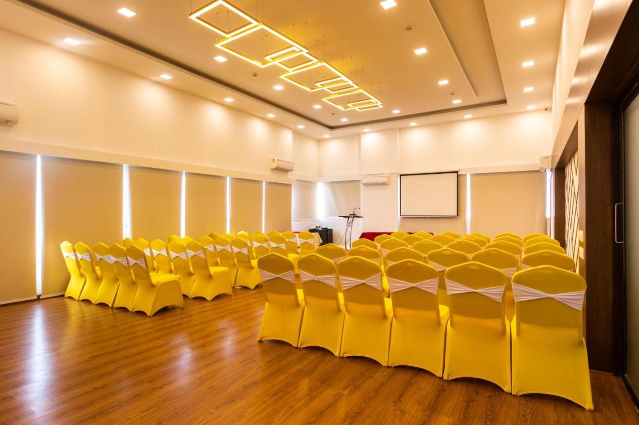 Clubhouse Nami Residency, Ahmedabad Hotel Екстериор снимка