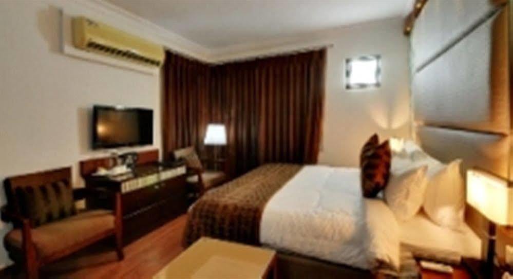 Clubhouse Nami Residency, Ahmedabad Hotel Екстериор снимка